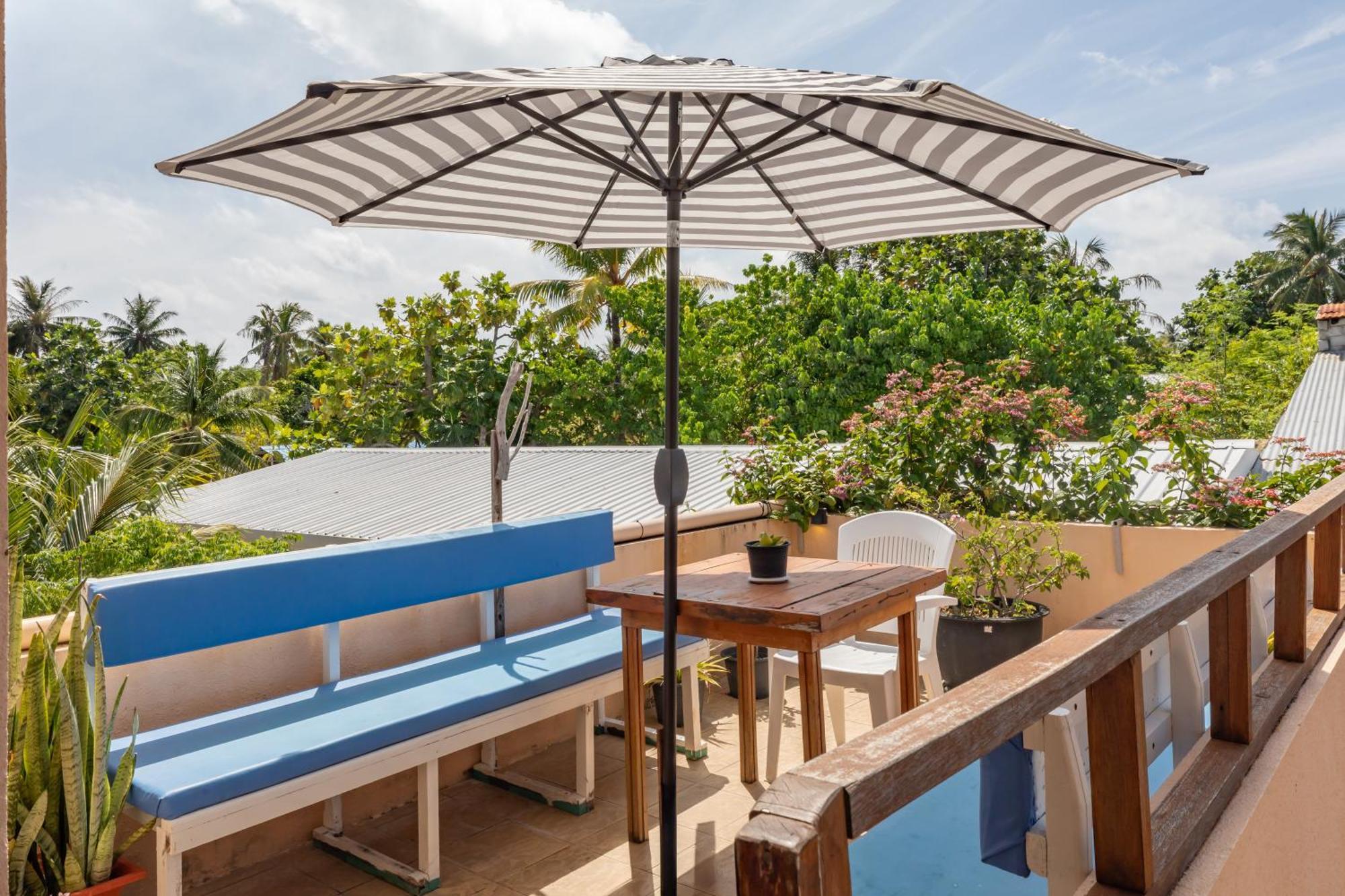 Nemo Inn Omadhoo Ngoại thất bức ảnh