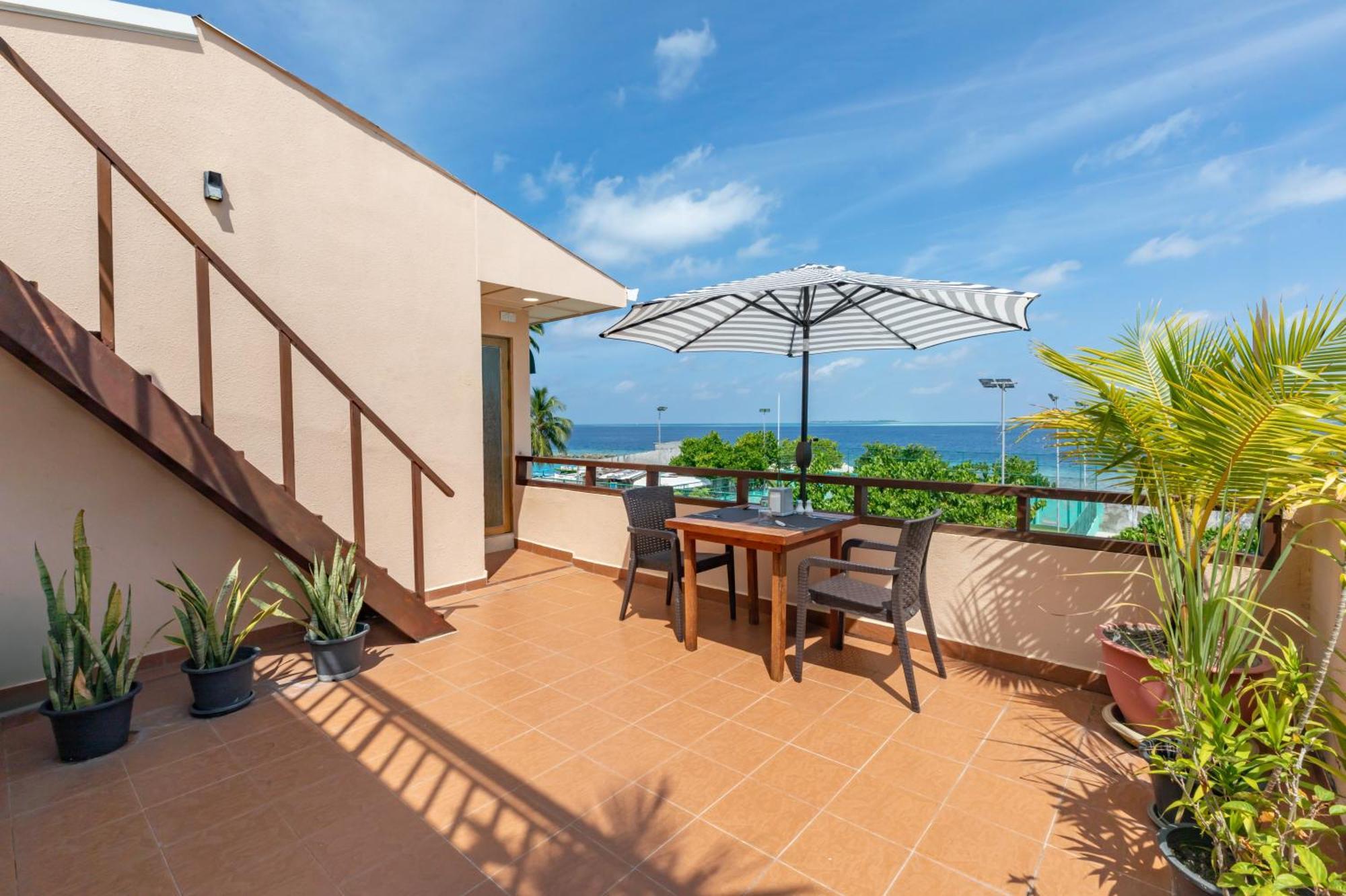 Nemo Inn Omadhoo Ngoại thất bức ảnh